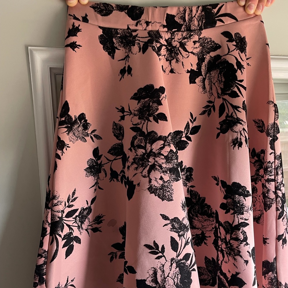 Skirt - Picture 2 of 4